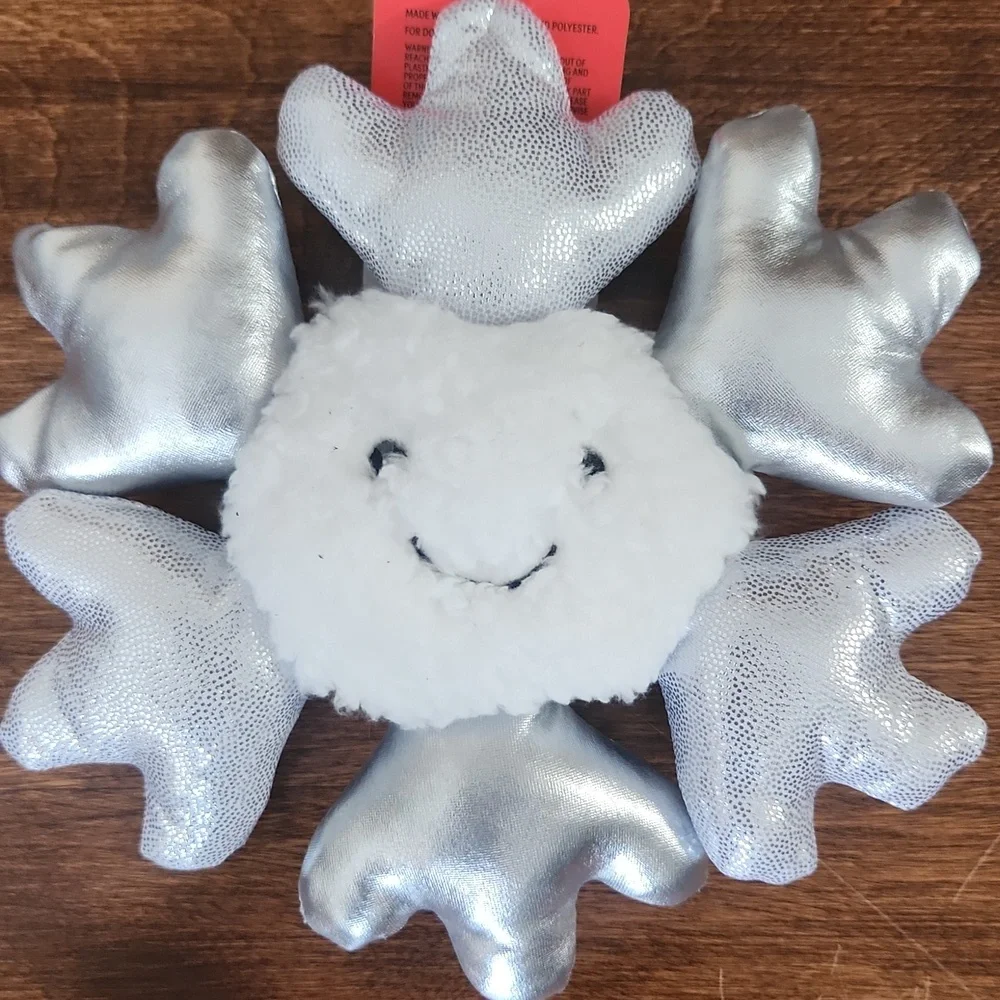 NWT Silver and White Snowflake Dog Toy For Light Chewers